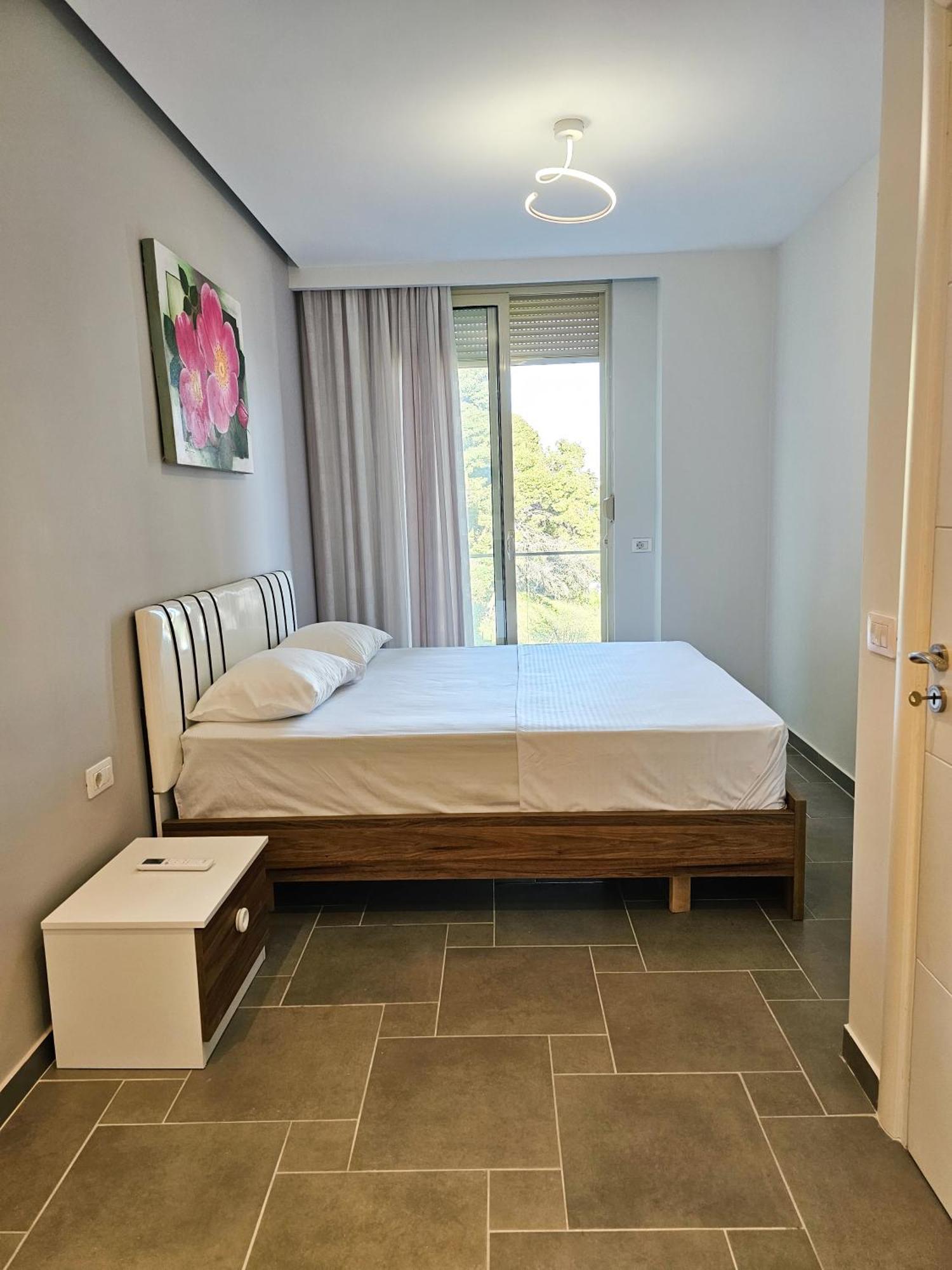 Sea View Apartment *